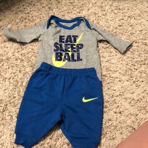 Nike long sleeve outfit 0-3 months